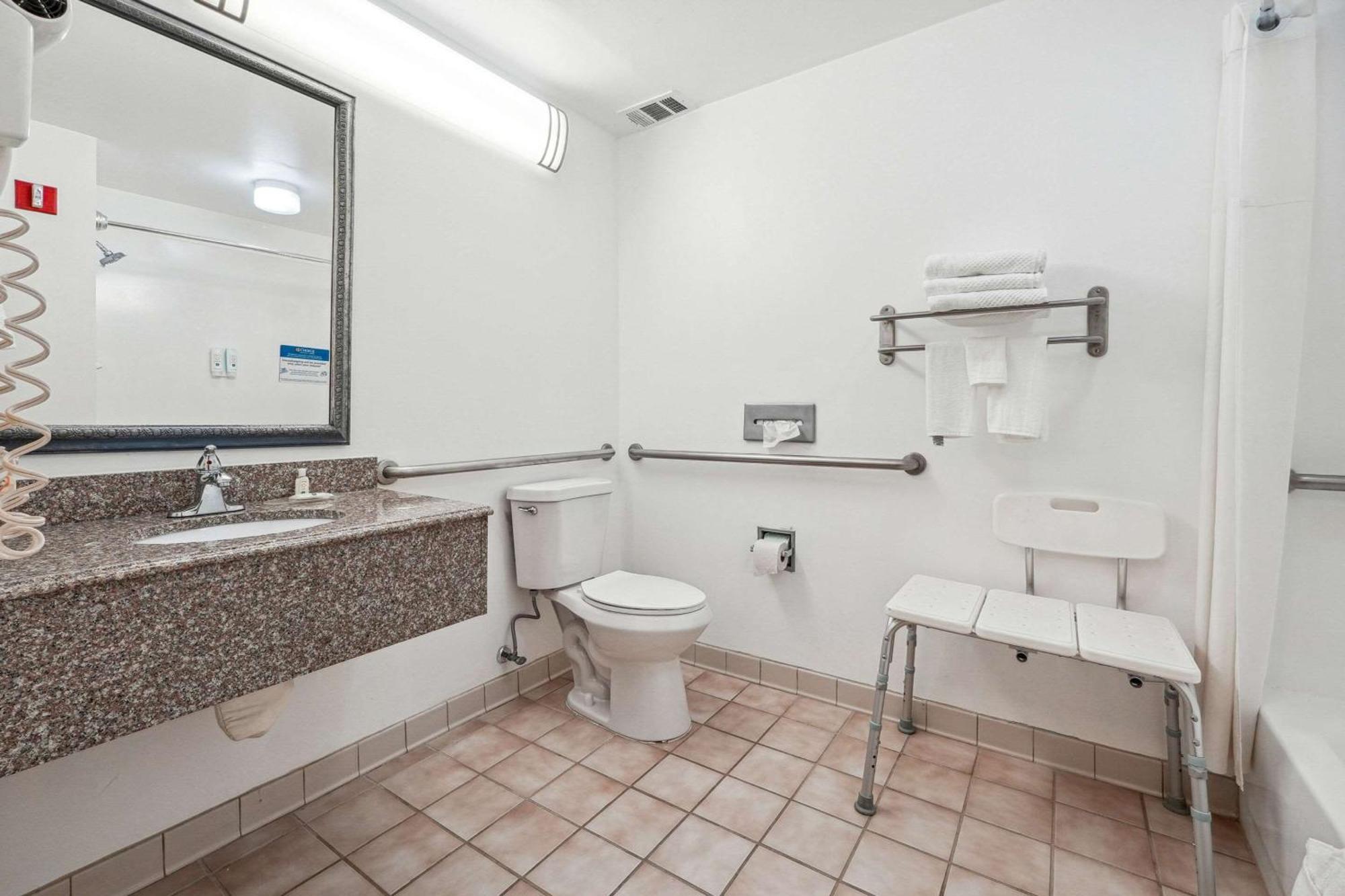 Quality Inn & Suites Dawsonville Εξωτερικό φωτογραφία